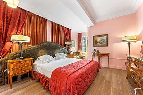 Canal Suites