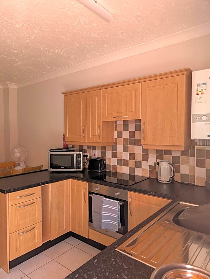 2 bedroom house Admiral Court