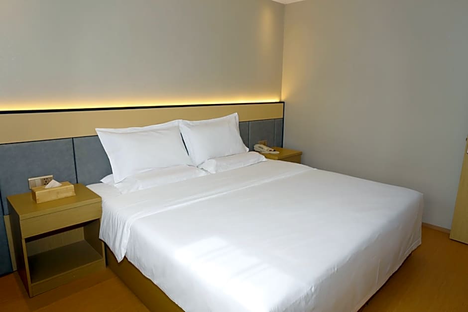 GreenTree Inn ShanXi TaiYuan JianSheS) Road Changfeng Road Express Hotel                        