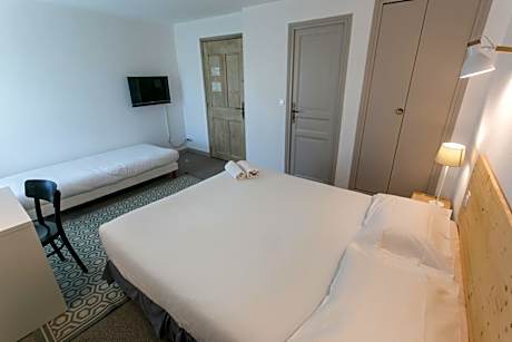 Triple Room (No air-conditioning)