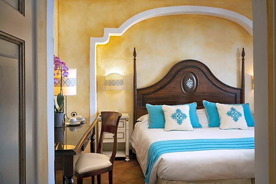 Photo 1 of 4 of Deluxe Suite, Sea View