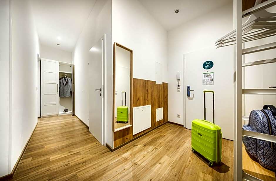 Jimmy's Apartments Emerald