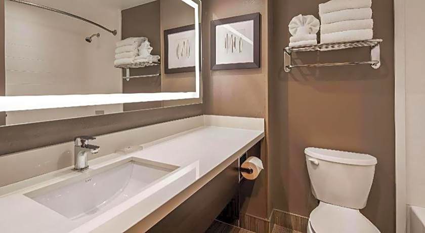 Best Western Plus Executive Inn