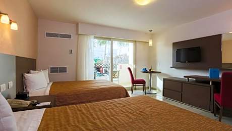 Standard Double Room with Garden View
