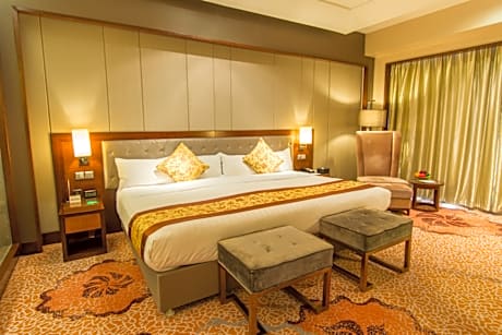 Business Queen or Twin