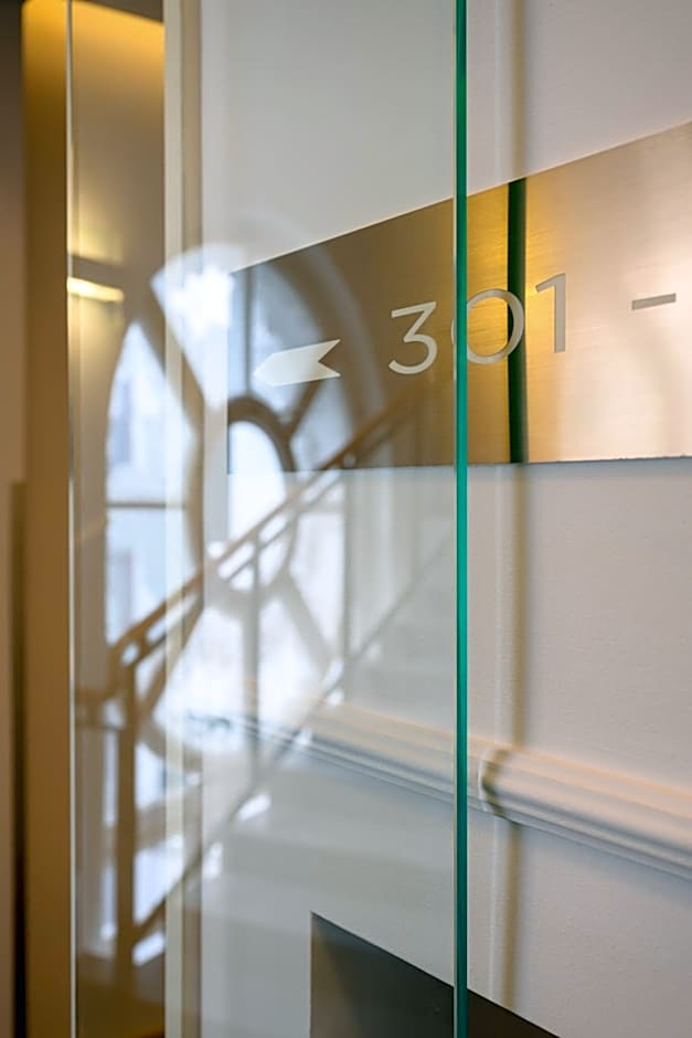 12 Revay Hotel