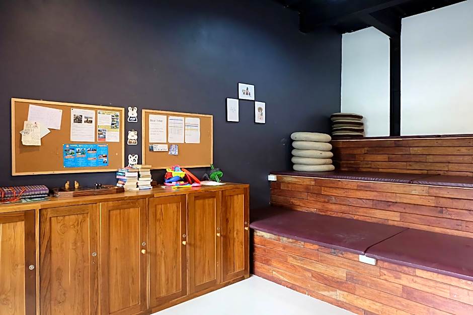 Lipe - Bloom Cafe and Hostel