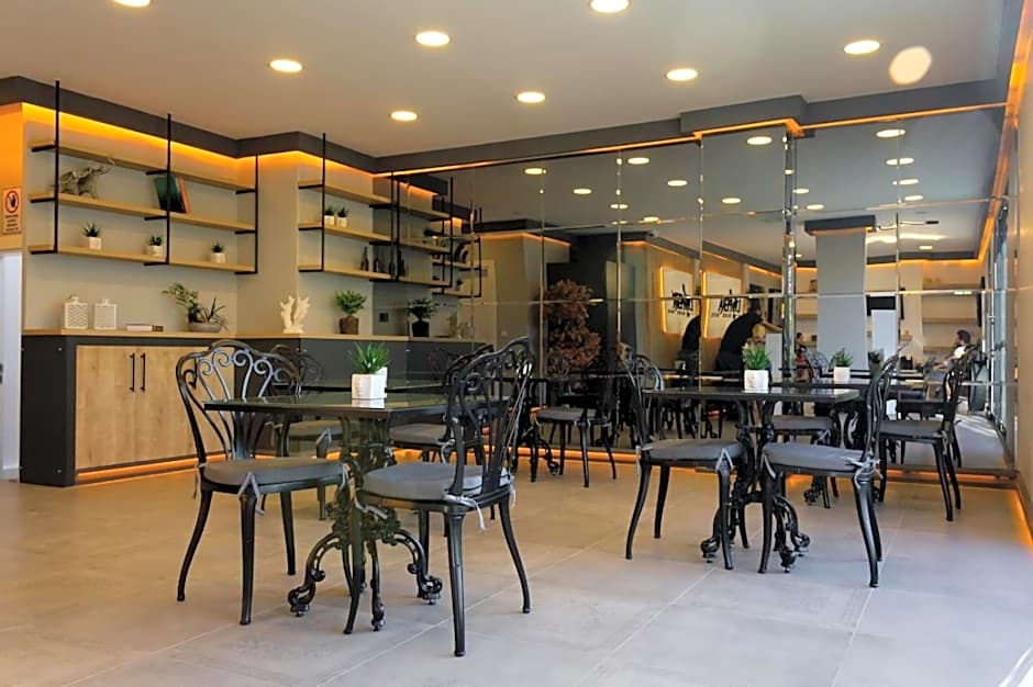 L'opera Deluxe Hotel