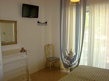 Family Room with Side Sea View