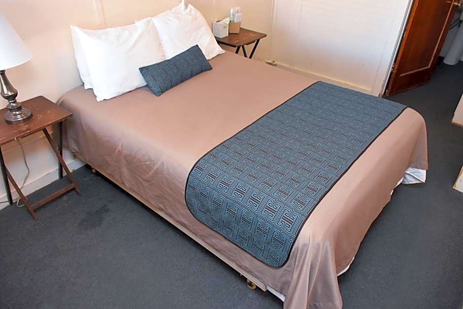 Panamint Springs Motel & Tents