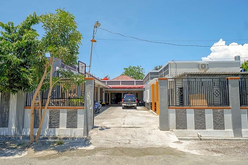 RedDoorz near Mutiara SIS Al Jufrie Airport Palu 2