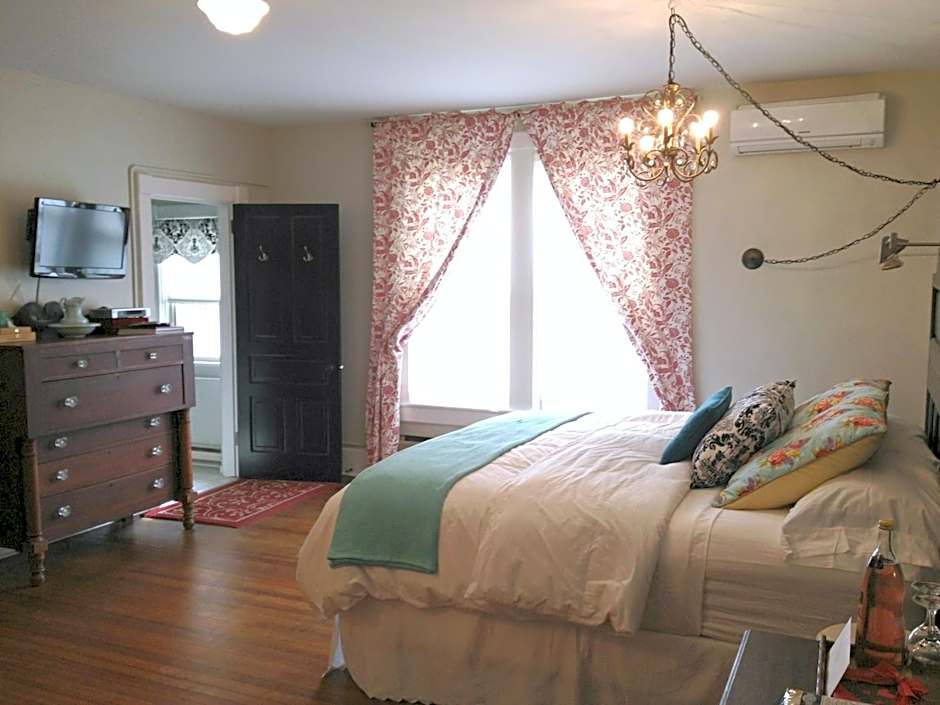 The Inn at Ragged Edge