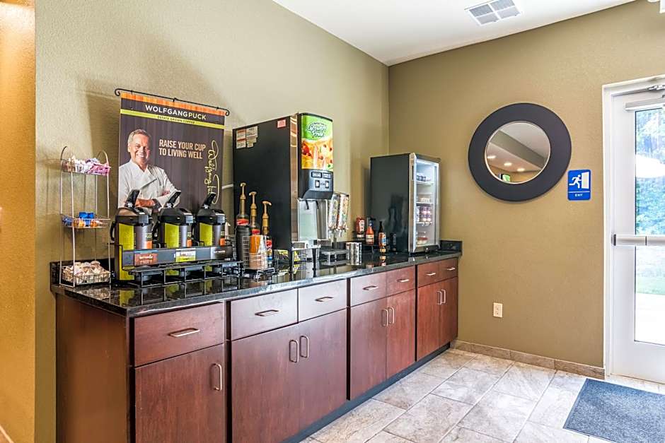 Cobblestone Hotel & Suites - Greenville