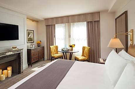 1 King Premium Club Lounge Access