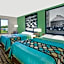 Super 8 by Wyndham Beaver Dam