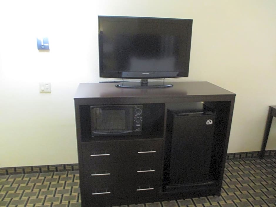 Days Inn & Suites by Wyndham Sam Houston Tollway
