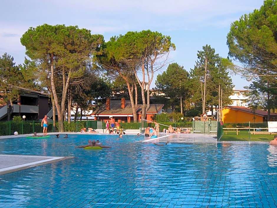 Three-Room Apartment with Garden and Shared swimming pools - By Beahost Rentals