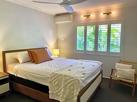 Deluxe One-Bedroom Apartment with Garden View