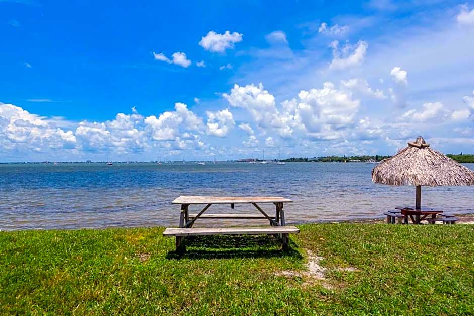 Relaxing Spacious Coastal 3bd Gulfport Paradise