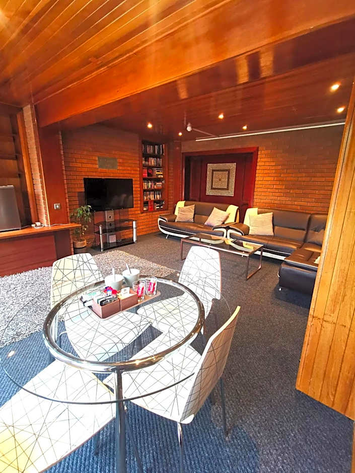 The Elmsleigh Suite at Claremont Hotel