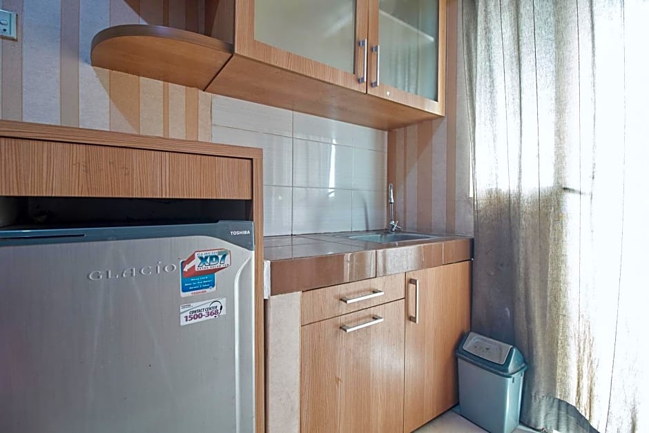 Apartment Green Lake View Ciputat by Celebrity Room