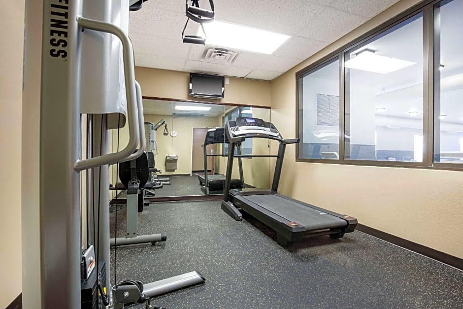 Quality Inn & Suites Arnold – St Louis – Arnold, MO