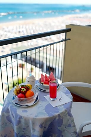 Double Room with Balcony and Partial Sea View