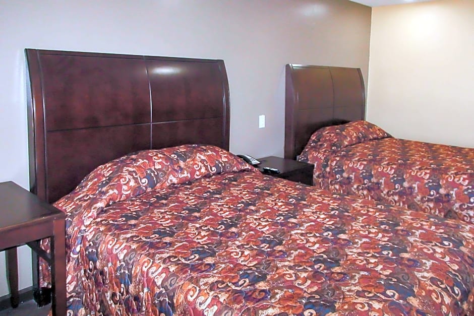 Econo Lodge Inn Suites