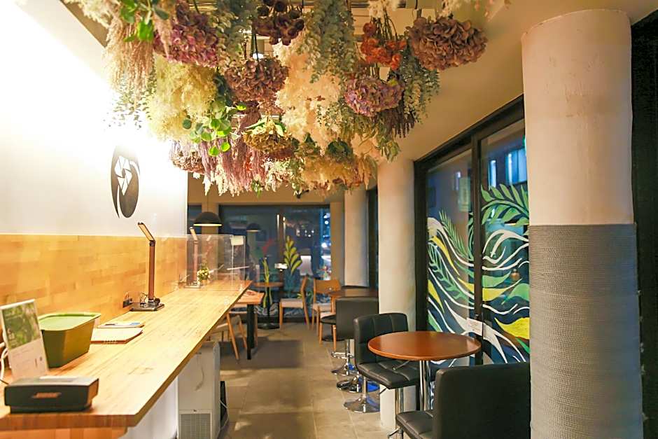 AND HOSTEL KURAMAE WEST – Tokyo, NY