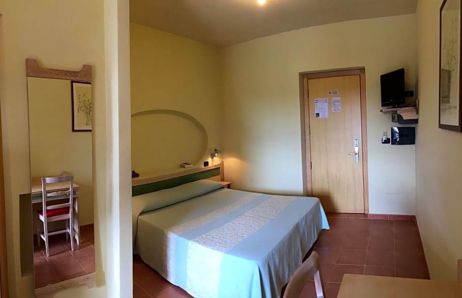 Photo 1 of 6 of Economy Double or Twin Room