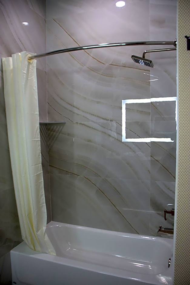 Comfeeni Inn and Suites