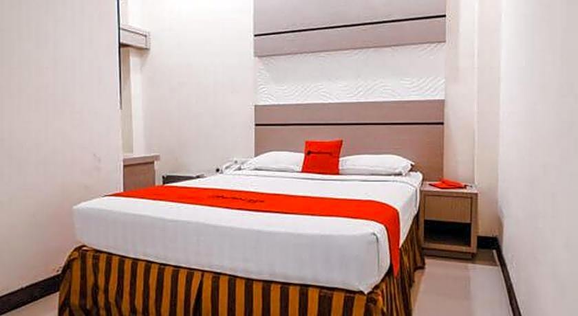 Reddoorz Plus near Makassar Town Square