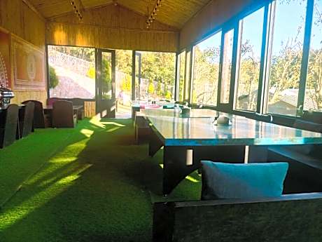 Arahnyam (pool side cafe & resort)