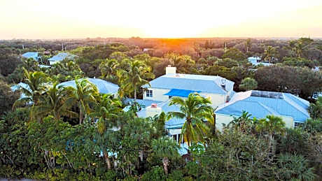 The Caribbean Court Boutique Hotel