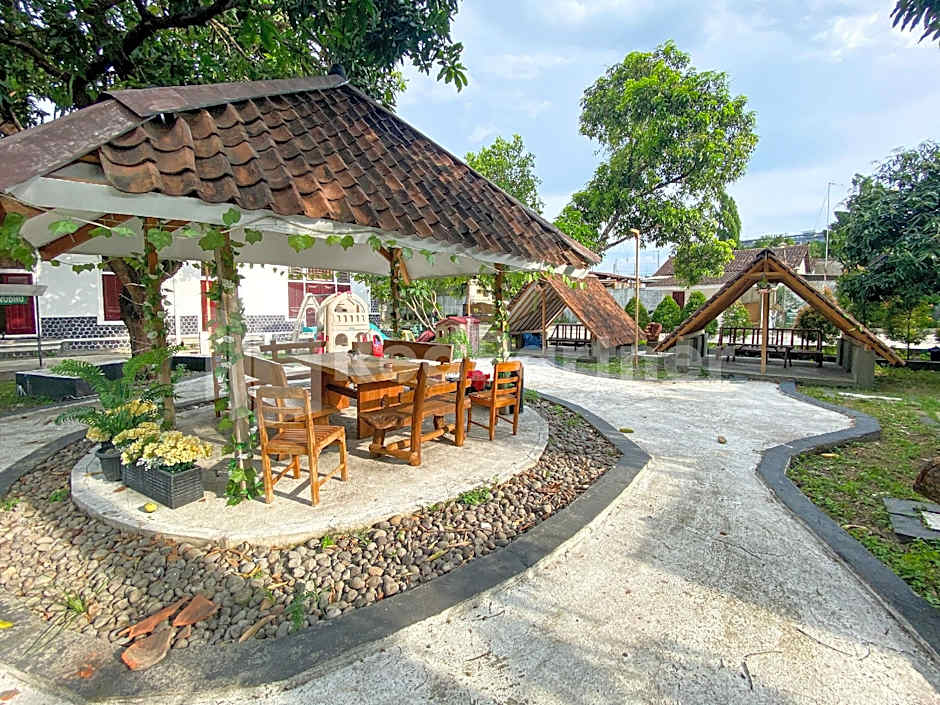 Cbg Inn Redpartner Near Stasiun Solo Balapan – Banjarsari, Surakarta, SD