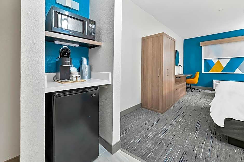 Holiday Inn Express Palestine By IHG