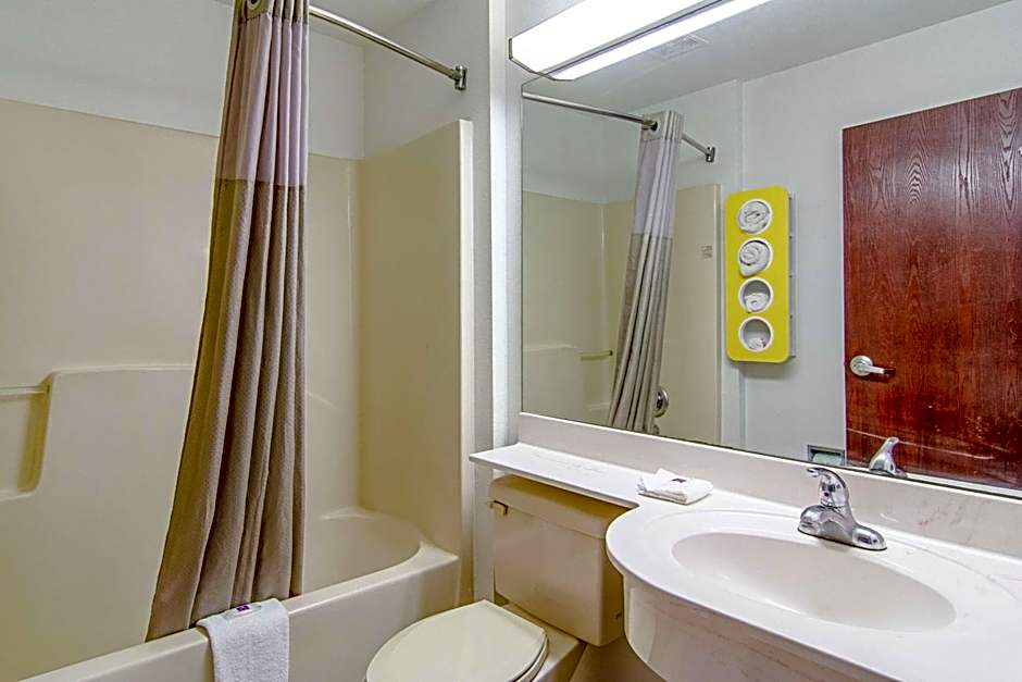 Americas Best Value Inn & Suites Brunswick