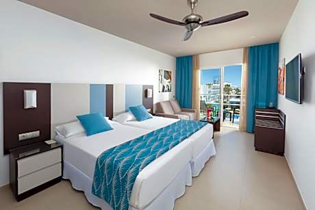 Deluxe Double Room with Side Sea View