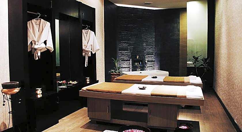 Java Paragon Hotel & Residences