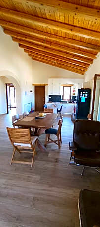 Summer Villa with sea view,6 min drive from airport, near Seitan Limania beach