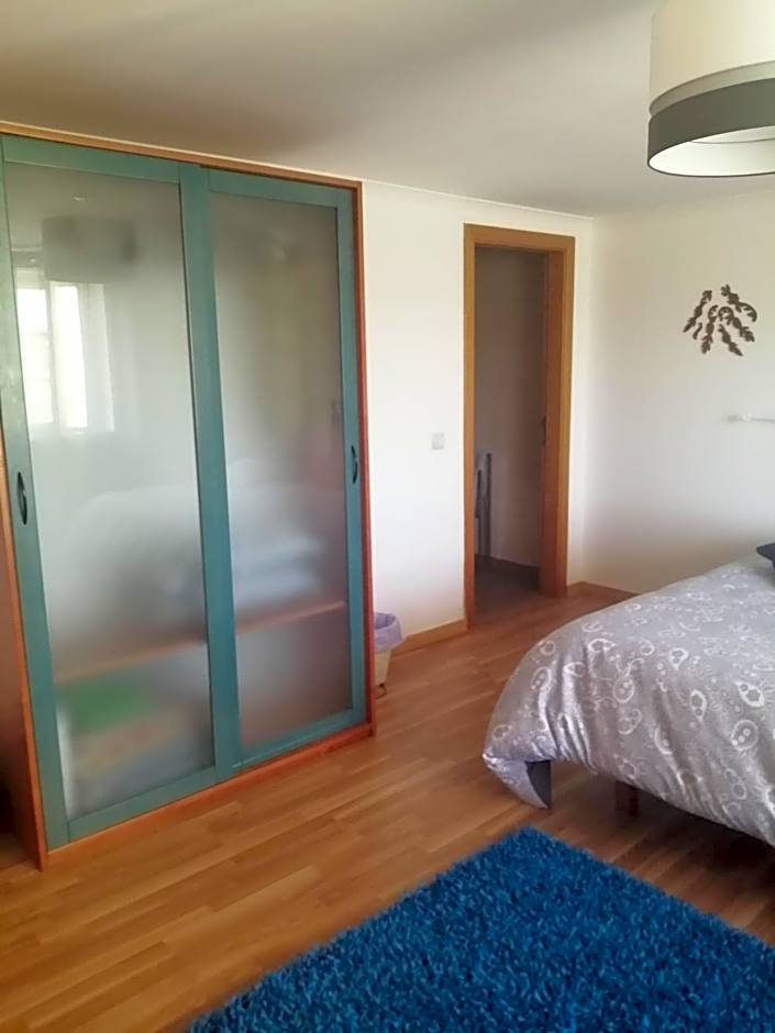 Alojamento - Apartamento ou quarto - Estacionamento à porta