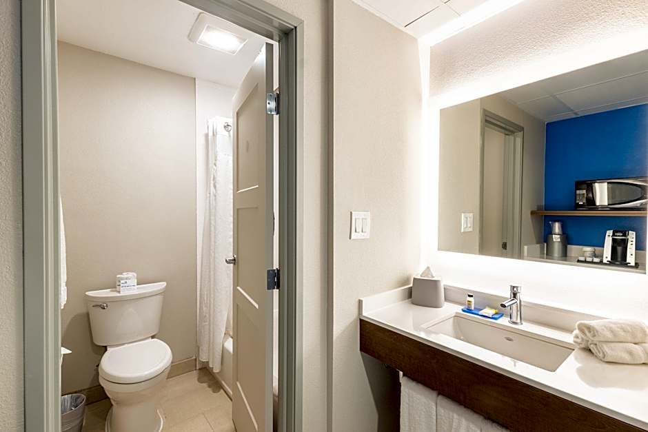 Holiday Inn Express Anaheim West By IHG