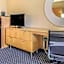 La Quinta Inn & Suites by Wyndham Naples Downtown