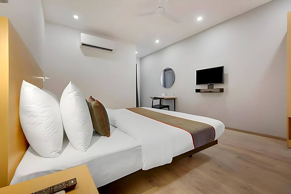 Townhouse Sector 49 Near Logix city centre