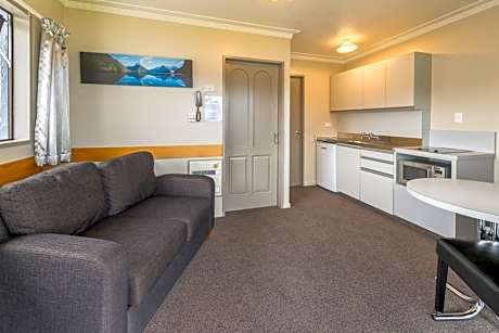 Small Queen One Bedroom-Non Lake View