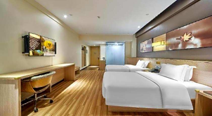 IU Hotel Baoding Yuhua East Road Passenger Center