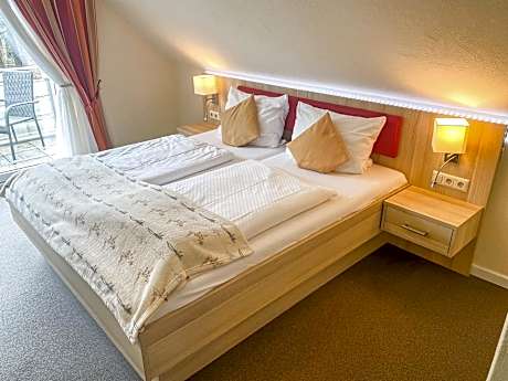 Doppelzimmer-Deluxe-Balkon-Eigenes Badezimmer