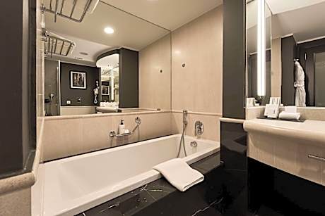 Premium King Room - Opal Lounge Access
