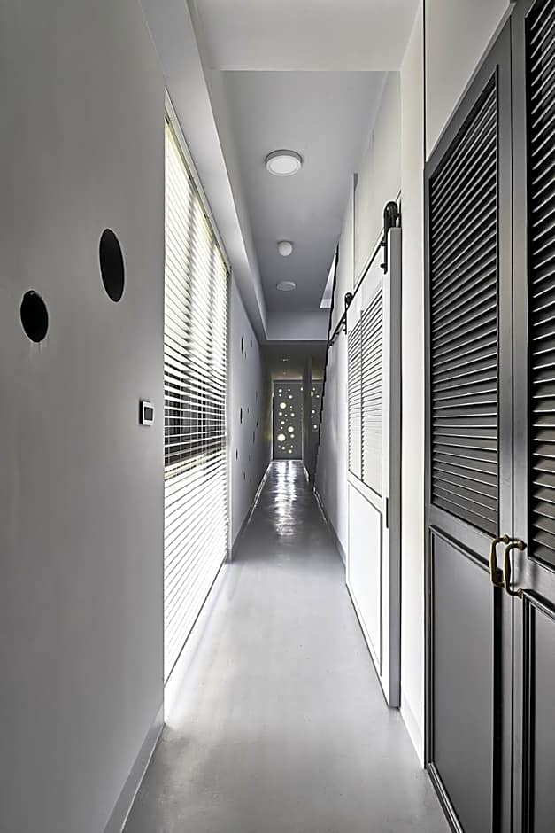 Noir Home