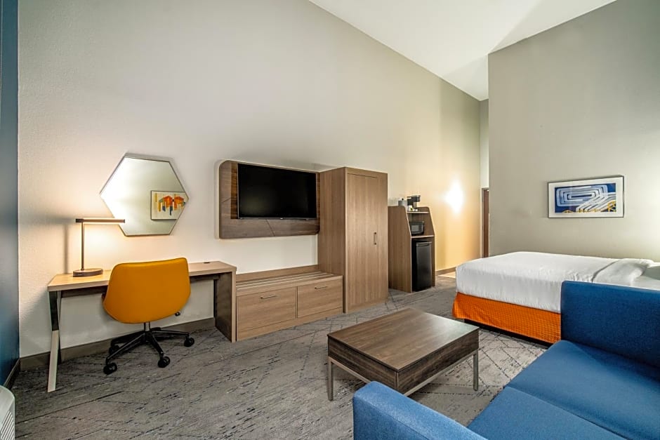Holiday Inn Express & Suites Phoenix - Mesa West by IHG